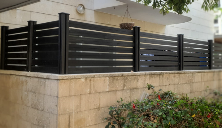 פתרונות לגדרות ומעקות במרפסות