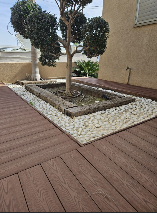 דק סינטטי מול דק עץ