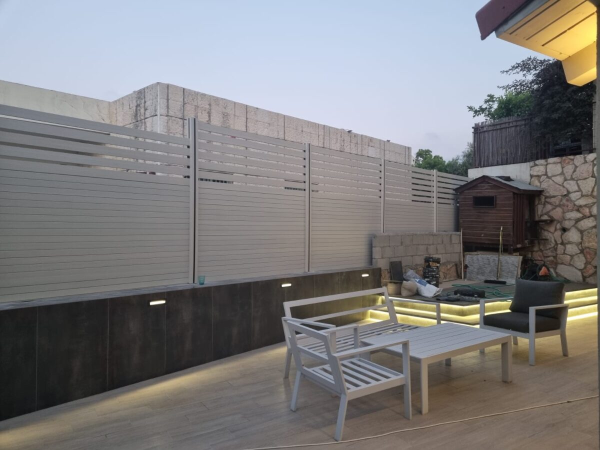 גדר בין שכנים