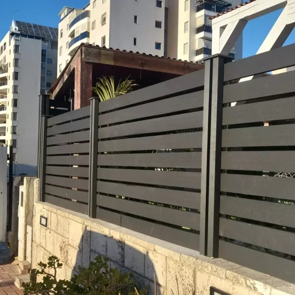 גדר פולימרית שחורה