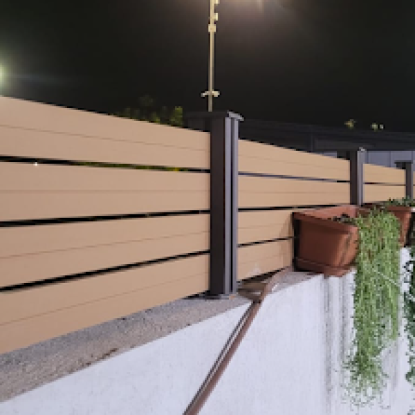 גדר פולימרית חום בהיר מבית אשטילר