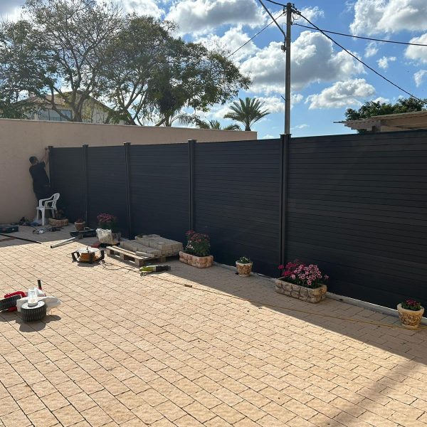 גדר פולימרית שחורה