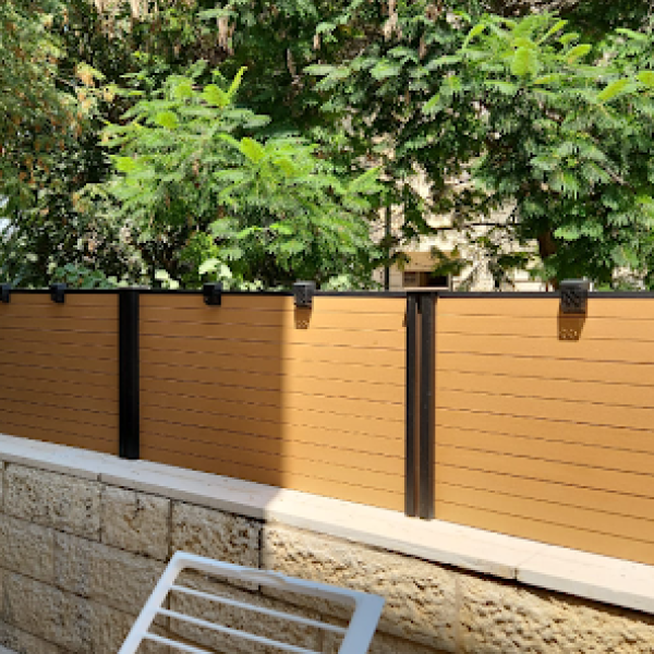 גדר פולימרית חום בהיר מבית אשטילר