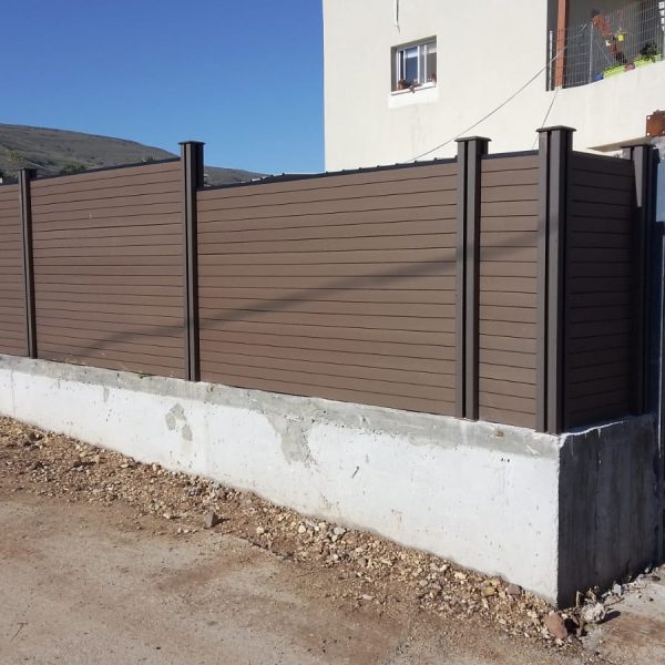 גדר פולימרית צבע עץ מבית אשטילר