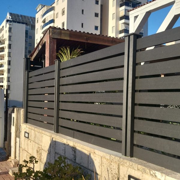 גדר פולימרית שחורה