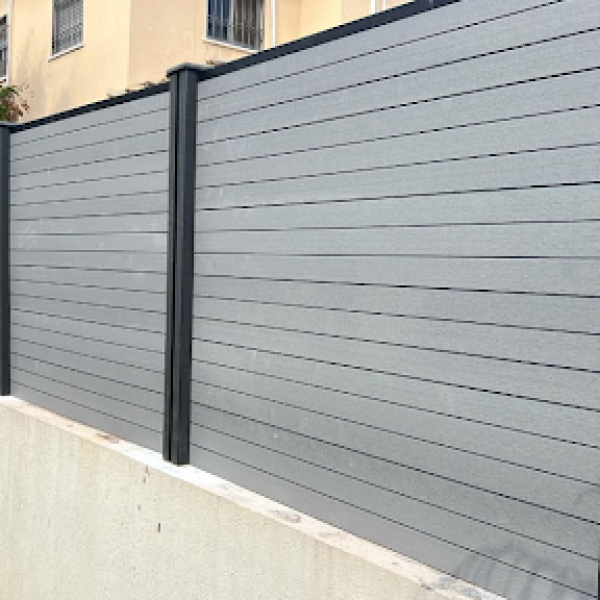 גדר פולימרית אפור בהיר - דגם ראם - מבית אשטילר