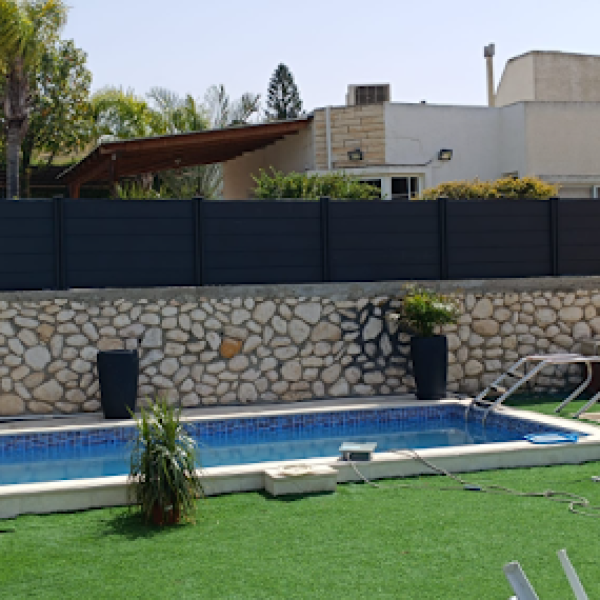 גדר פולימרית צבע שחור , דגם ראם - מבית אשטילר